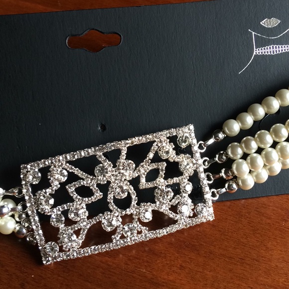 Beautiful Choker Necklace - Picture 3 of 8